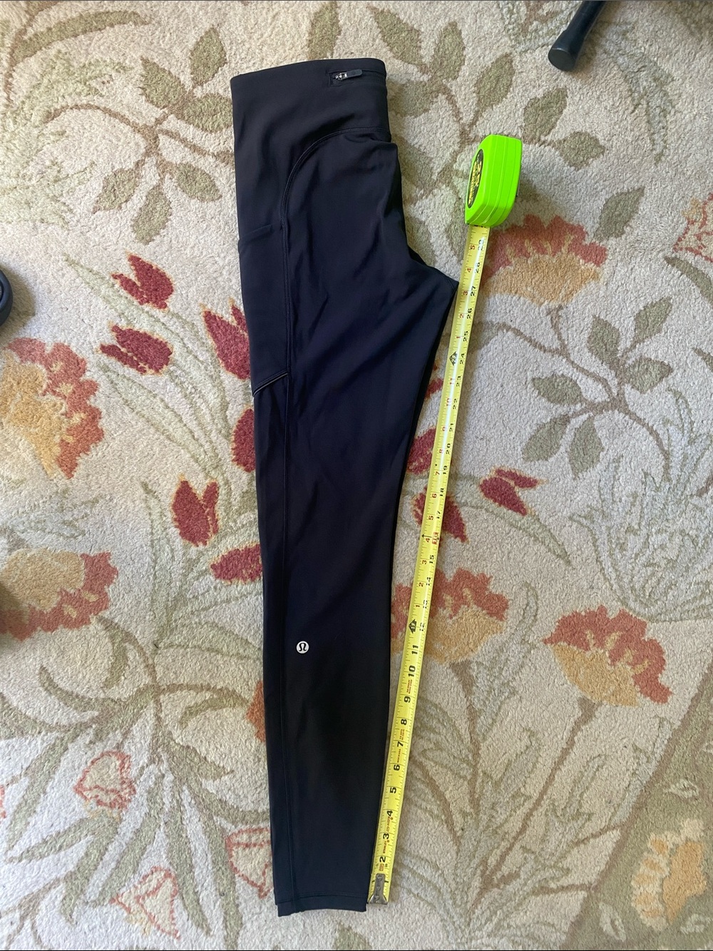 Size 6 lululemon athletica Black Stretch Athletic Leggings